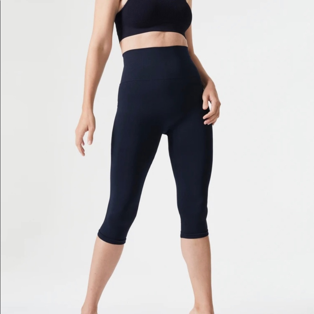 Blanqi Black Hipster Crop Leggings